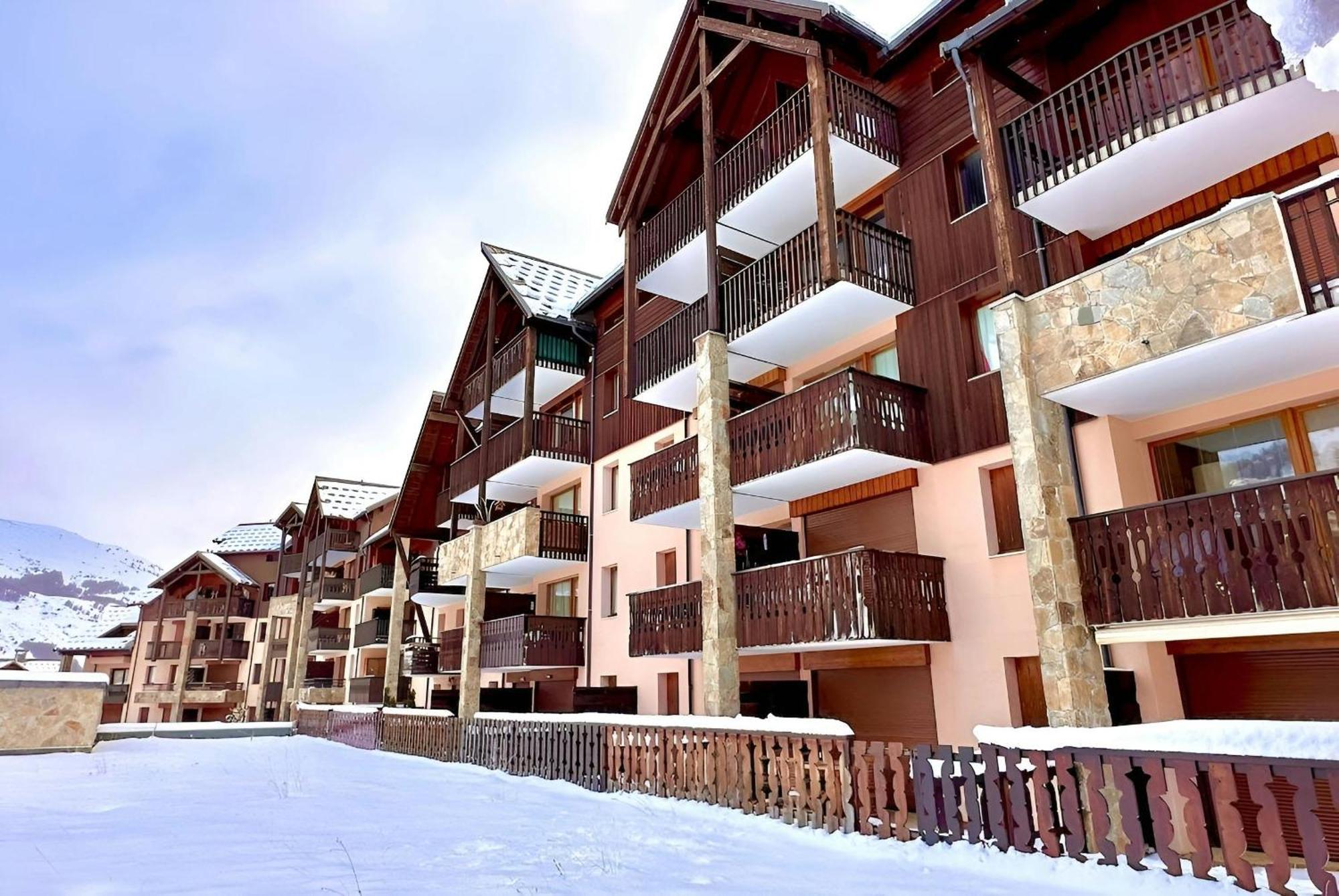 Casa-Amelie Terrace With View And Parking Apartment Vars  Ngoại thất bức ảnh